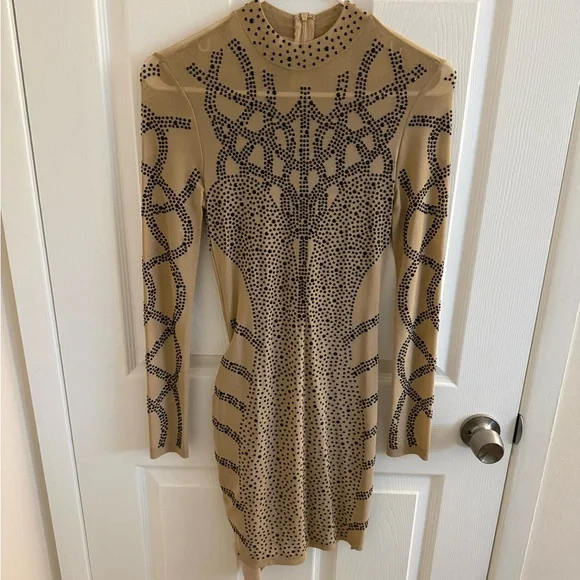 Elegant Tan and Black Patterned Dress - Picture 1 of 2